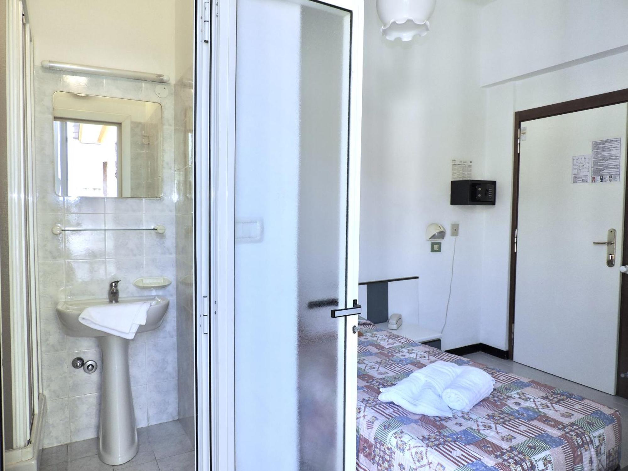 Hotel Villa Chiara Finale Ligure Exterior foto